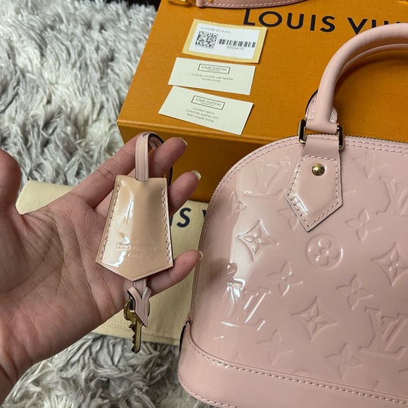 ****** SOLD ****** Louis Vuitton Vernis Rose Ballerine Alma
BB - Picture 13 of 13